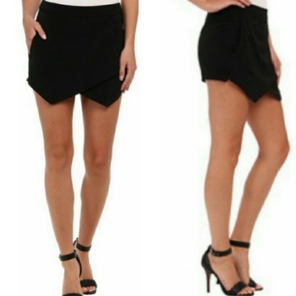Kensie Pants - Kensie satin textured skorts NWOT